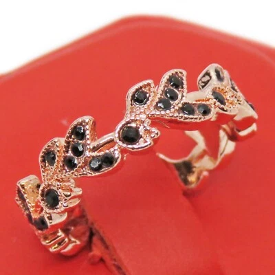 Precioso anillo de estrás negro con patrón floral tono cobre talla 8 1/2 Foto 1 de 4