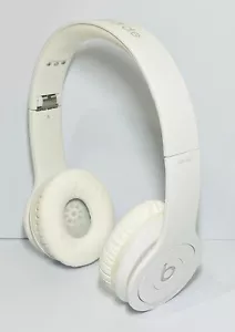  Beats Solo HD ✅️WIRED  On Ear Headphones White  (IT'S NOT WIRELESS) - Picture 1 of 5