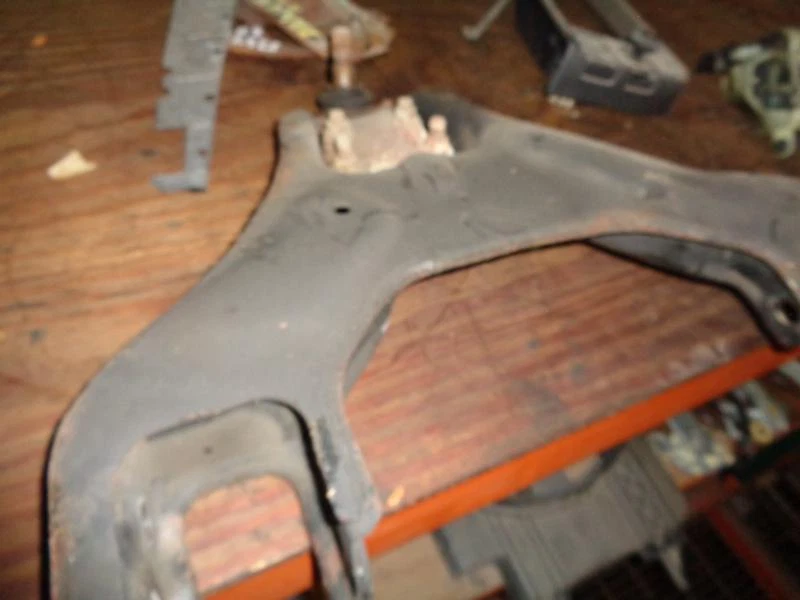 1999 年 ACURA SLX 右下控制臂组件 — 第 1/1 张图片