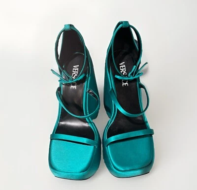 范思哲三平台凉鞋美杜莎安全别针扣翡翠缎和皮革美国 9 — 第 1/4 张图片