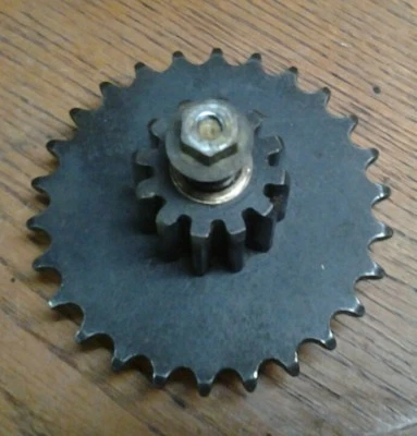 Tornillo de nieve Bolens 726 transmisión eje de gato 12t piñón 26t piñón 1720839 NLA Foto 1 de 3