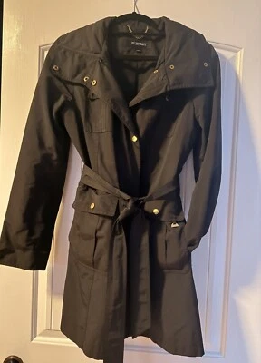 Ellen Tracy 黑色腰带风衣外套,尺寸 S — 第 1/4 张图片