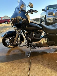 2005 Harley-Davidson Touring - Picture 1 of 13
