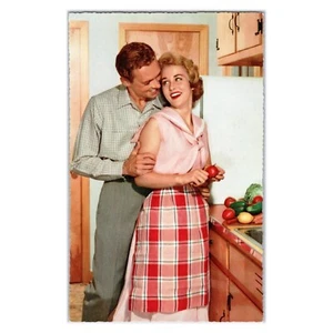 Flirting in the Kitchen - Vintage Postcard - 1950s Couple - Retro Italy Kitchen - Imagen 1 de 2