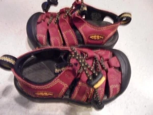 toddler boys/girls red Keen sport sandals/water shoes size 8 excellent condition - Picture 1 of 5