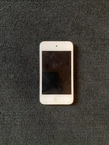 Apple iPod Touch 4th Generation White - Picture 1 of 2