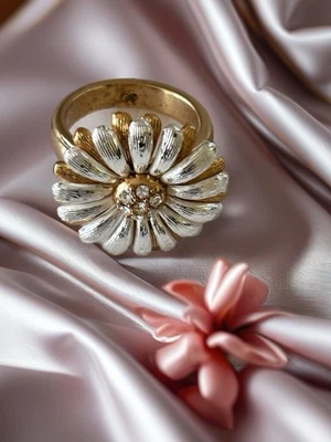 Brighton Petite Petal Ring NWOT Size 6 - Image 1 of 4