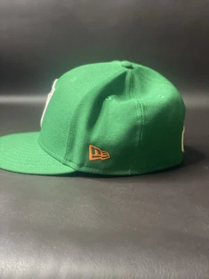 Chapéu de futebol Raiders verde e laranja tamanho 7 - Imagem 1 de 4