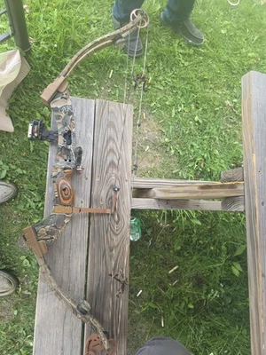 Arco compuesto Fred Bear Code diestro, 60-70#, 29" Foto 1 de 4