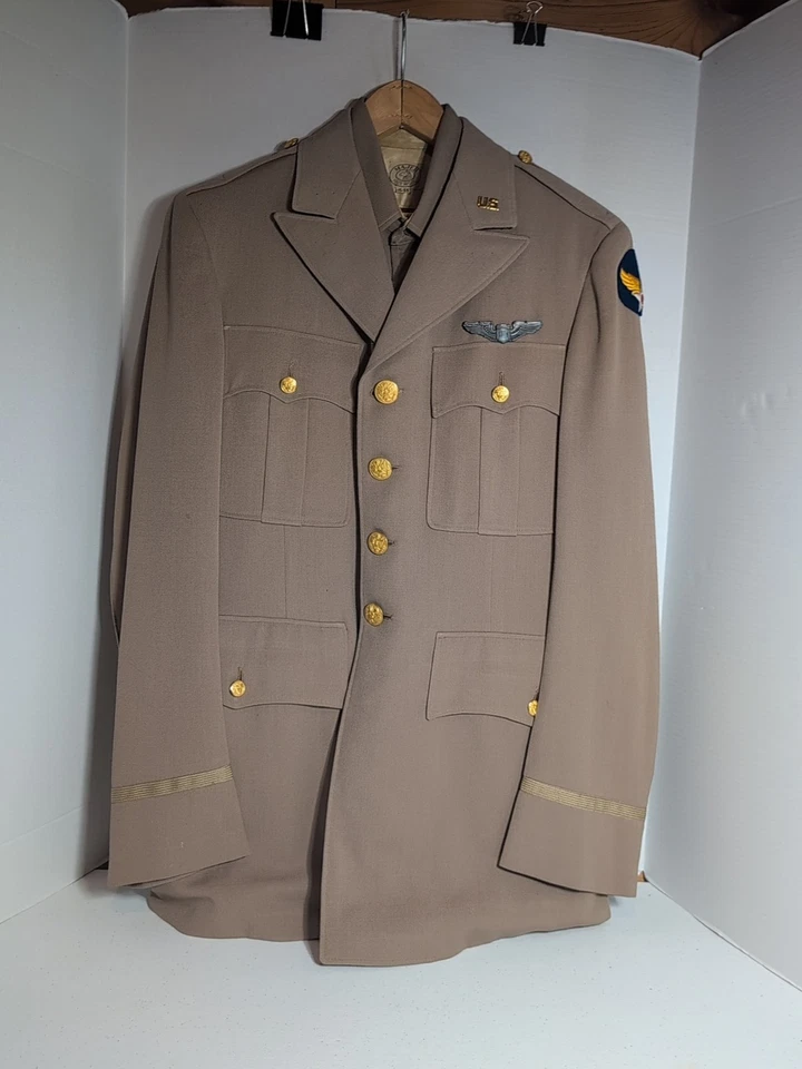 WWII U.S. ARMY AIR CORPS PILOT'S UNIFORM COAT/ Shirt  INSIGNIA Patch - Image 1 of 4