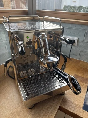 Bezzera Magica Siebträger Espressomaschine mit E61 Brühgruppe - Bild 1 von 4