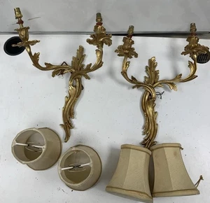 Antico set di 2 applique Ormolu stile neoclassico francese con paralumi - Foto 1 di 23
