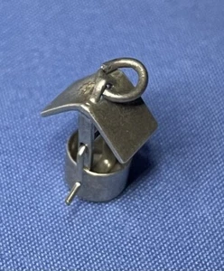 Vintage Sterling Silber 40’s Moving Water Brunnen Charm - Bild 1 von 5