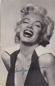 * MARILYN MONROE * SCARCE AUTHENTIC ORIGINAL SIGNED AUTOGRAPH VINTAGE POSTCARD - Picture 1 of 3