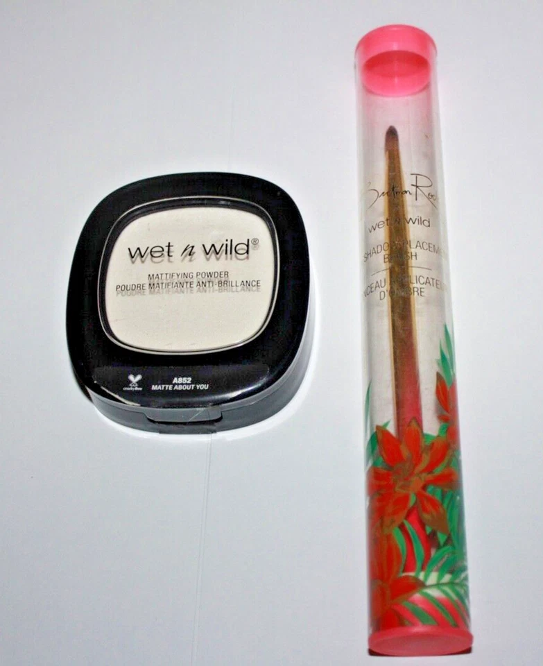 Wet n Wild Mattifying Powder A852 Matte About You + Eyeshadow Placement Brush - Image 1 of 2