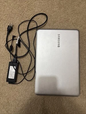 Samsung Chromebook 15,6” (SSD de 16GB, Samsung Exynos 5 Dual, 1.7GHz, 2GB RAM) - Imagem 1 de 4