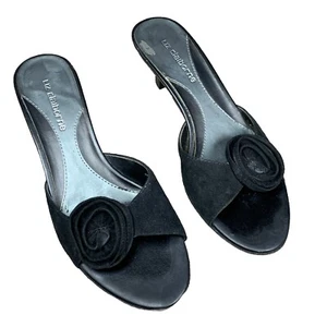 Liz Claiborne Black Womens 7.5M Leather Kitten Heels with Rose Accent - Picture 1 of 12