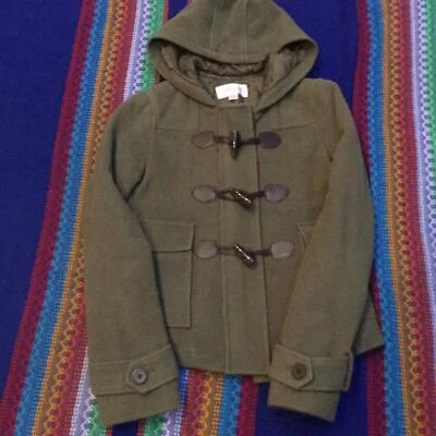 Jaqueta elegante com capuz verde oliva - Imagem 1 de 4