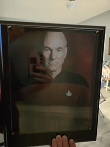 10.5"x13" Jean-Luc Picard Wooden Plaque With Unsigned 8x10 Photograph Star Trek - Picture 1 of 4