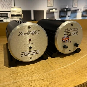 Musical Fidelity X-PRE preamplificatore e X-PSU con manuale, tubi nuovi e tubi di backup - Foto 1 di 4