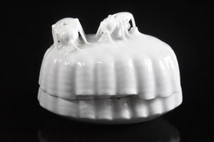 T9299: XF Japanese Hirado-ware White INCENSE CONTAINER , auto Calligraphy tool. - Picture 1 of 8