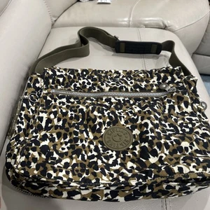 Kipling Umhängetasche Leopardenmuster Tiermotiv Nylon erweiterbar groß 16" Messenger - Bild 1 von 14