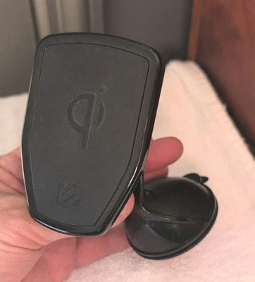 Cargador Qi de montaje adhesivo y succión SCOSCHE MPQHC para dispositivos móviles Foto 1 de 4