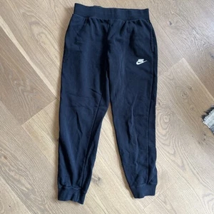 Nike Girls Jogger Size Xl Very Soft In Black With Pockets - Picture 1 of 5
