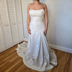 Mikaella Elfenbein Rüschen Trägerlos Meerjungfrau Brautkleid Gr. 12 Perlen Elegant Braut - Bild 1 von 16