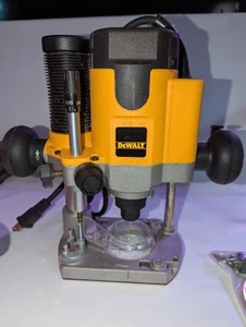 DeWalt Plunge Router DW-621 2hp 10 Amp  8,000-24,000 RPM made in Italy  Nice - Picture 1 of 13
