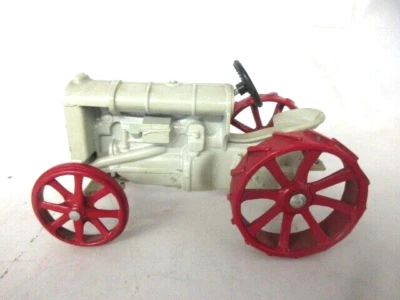 Ertl Ford Fordson Metal Tractor 1:16 diecast Farm Toy Gray & Red Model - Image 1 of 4
