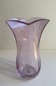 Prepropietario Un regalo de FTD, jarrón de vidrio artístico amatista púrpura pesado 8 1/8"" más alto - Imagen 1 de 10