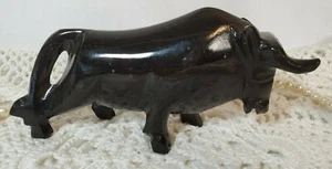 Schwarzer Onyx geschnitzter Stier 6,5" x 3,25" Schaden spiegelt sich im Preis wider - Bild 1 von 7