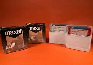 33 Vintage Macintosh Floppy Disks Maxell & 3M 3.5 HD 1.44MB MF2HD Software - Picture 1 of 2