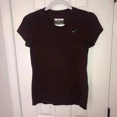 Nike спортивная футболка бордовая женская M светло-голубая клетка - Изображение 1 из 4