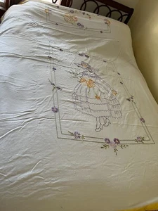 Vintage 1920s Embroidered Coverlet - Girl in Bonnet with Flowers - Picture 1 of 10