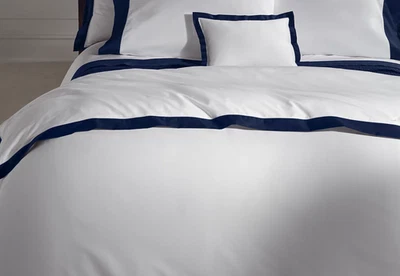 Funda nórdica Ralph Lauren RL orgánica 624 tc borde satinado, King $470 blanco/azul marino Foto 1 de 4