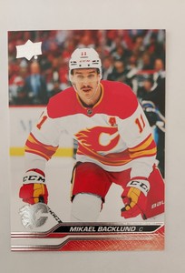 2023-24 Upper Deck Series 1 Base #27 Mikael Backlund Calgary Flames