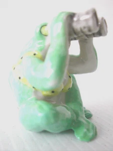 KLIMA K170 Miniature statuette en porcelaine - GRENOUILLE A LA PLAGE N° 2 FROG - Imagen 1 de 4