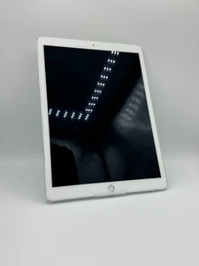 Apple iPad Pro 12.9 Weiß WiFi 1.Gen. A1584 128GB Gebraucht #4236 - Bild 1 von 6