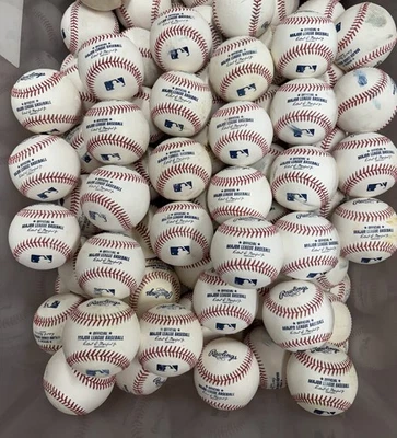 Una docena de pelotas de béisbol oficiales de Grandes Ligas Rawlings usadas en juego Foto 1 de 2