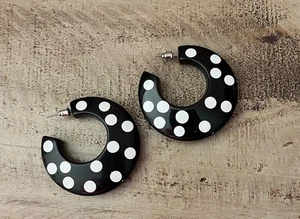 Vintage große 2” 1980’s 80’s Black White Polka Dot Resin Chunky Creolen - Bild 1 von 8