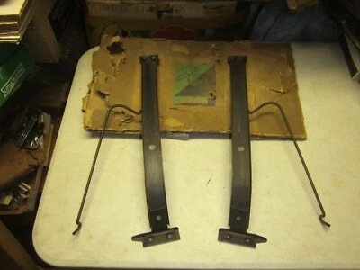 Новая из старых запасов пара 1938 Plymouth сетчатые фильтры капота (скоба) и опорные стержни 774728 774729 - Изображение 1 из 4