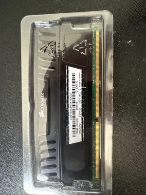 CMZ16GX3M4X1600C9 Corsair Vengeance 16GB Kit (4x4GB) PC3-12800 DDR3-1600MHz DIMM - Image 1 of 2