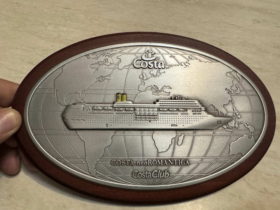 Crest nave Costa Neo Romantica Costa Crociere Club con base vintage collezione - Immagine 1 di 4