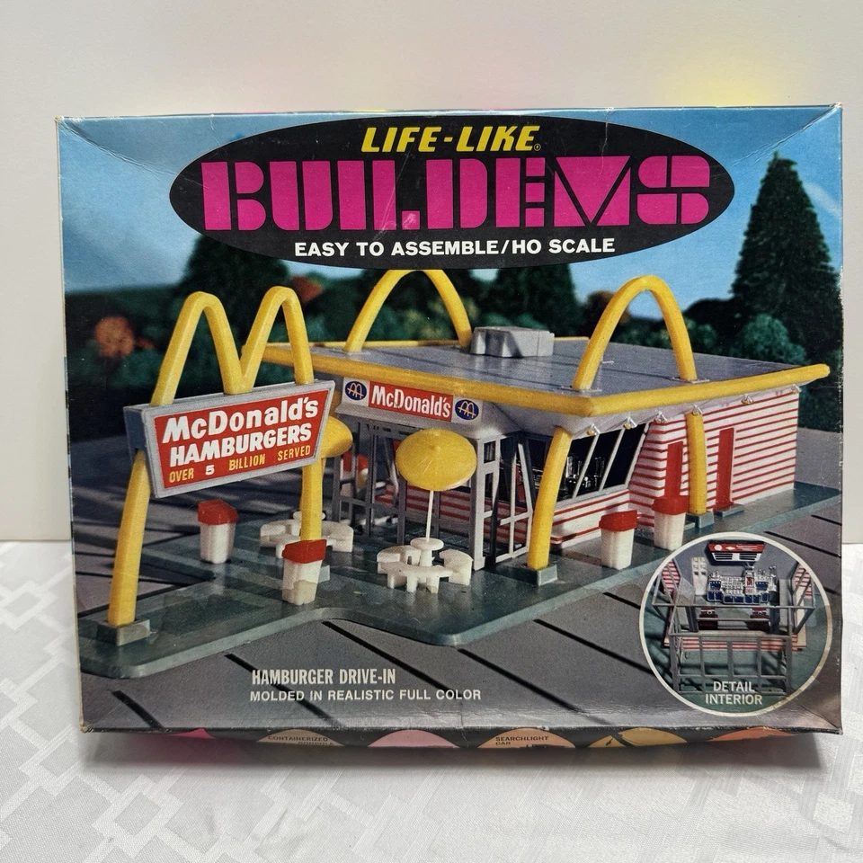 Vintage Life Like Buildems HO McDonalds Hamburger Drive In Model Kit No. S359K - Image 1 of 4