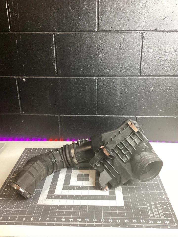 2009-2014 Acura Tsx 2.4L Air Intake Cleaner Filter Box - Image 1 of 4