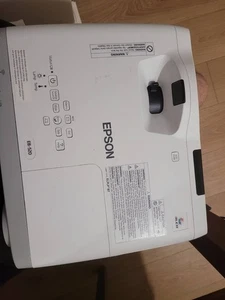 Projector Epson PowerLite 520 3LCD Projector no remote - Good Functional - Picture 1 of 7