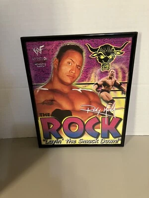 Foto/póster enmarcado WWF 1998 THE ROCK "Laying the Smack Down" Foto 1 de 4