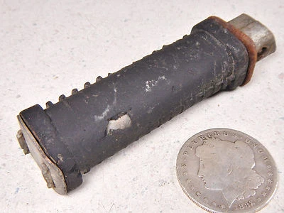 79 SUZUKI DS185 LEFT/RIGHT PASSENGER FOOTPEG FOOT PEG STEP - Image 1 of 4